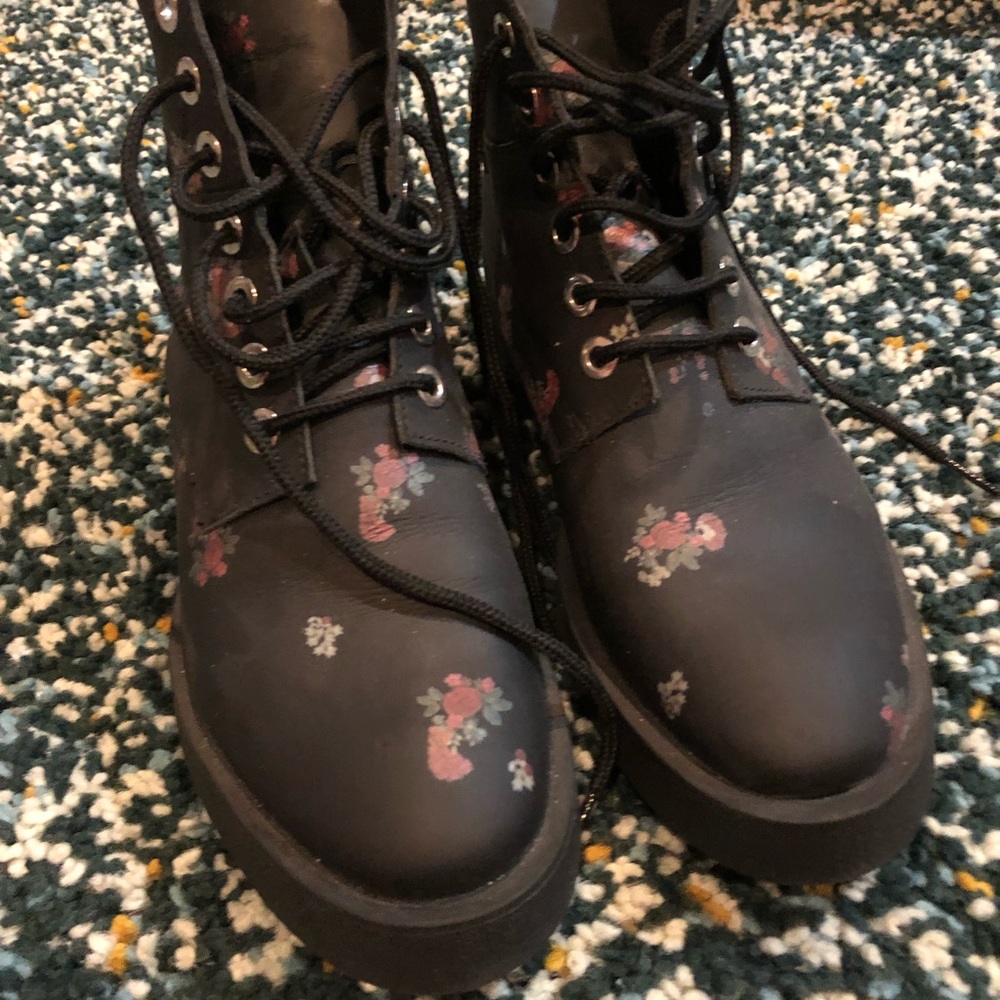 Black boots with flowers